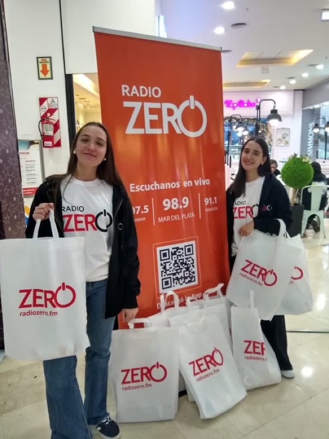 Equipo de Radio Zero en evento